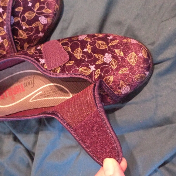 Foot Thrills supportive adaptive slippers - Picture 3 of 6
